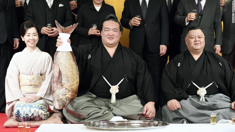 Jepang Menghasilkan Juara Sumo Lagi Setelah 19 Tahun Menunggu