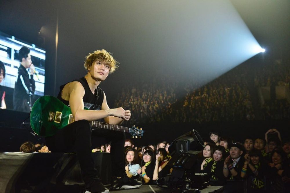 Gitaris ONE OK ROCK Mengalami Kecelakaan dalam Konser