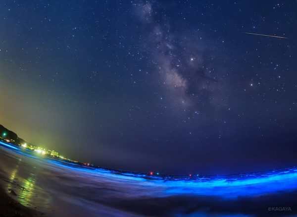 Sebuah Pantai di Jepang Berubah Menjadi Dunia Fantasi