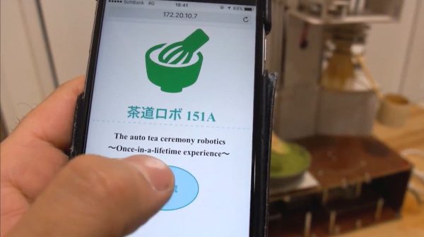 Robot Membuat Teh dengan Cara Tradisional Jepang