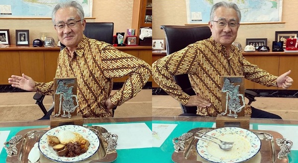 Cara Lucu Dubes Jepang Menyantap Makanan Indonesia